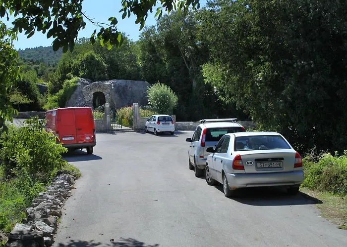 Apartamento With Wifi Zrnovo, Korcula - 9214 Zrnovo